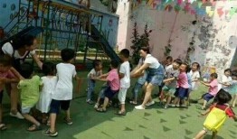 幼儿园小孩爆料爸爸视频,萌态可掬引网友热议