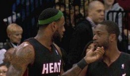 韦德爆料詹姆斯抱团视频