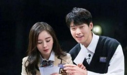 狗仔爆料娱乐圈最新恋情,当红明星甜蜜牵手，狗仔爆料揭秘恋情细节