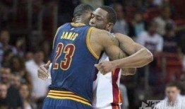 韦德爆料詹姆斯抱团视频